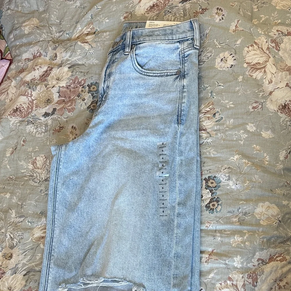 NWT American Eagle Outfitters Women's High Rise Light Denim Jeans - Picture 4 of 8